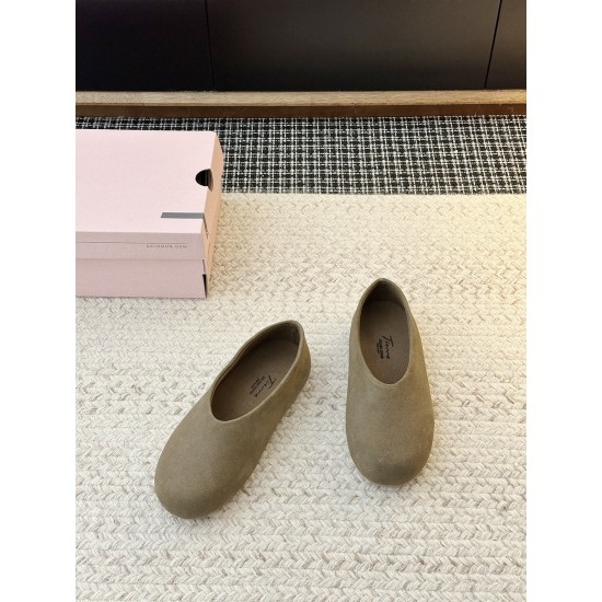 GGDB slippers