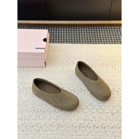 GGDB slippers