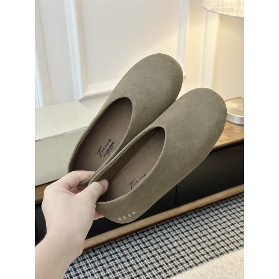 GGDB slippers