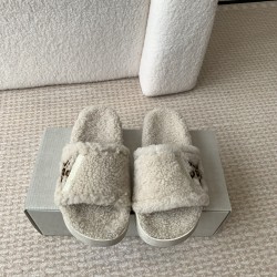 GGDB slippers