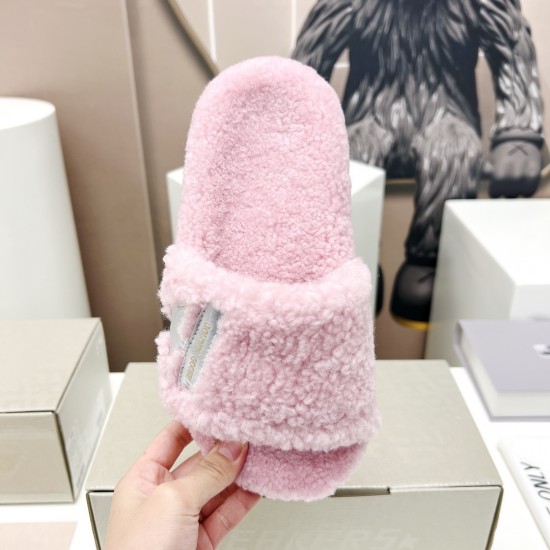 GGDB slippers
