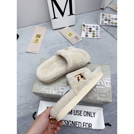 GGDB slippers
