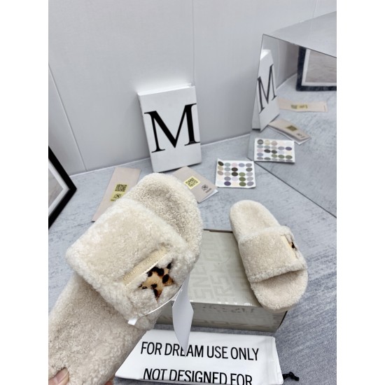 GGDB slippers
