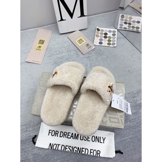 GGDB slippers