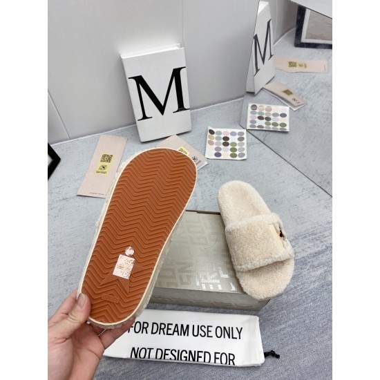 GGDB slippers