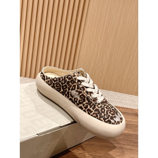 GGDB slippers