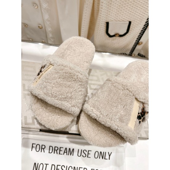 GGDB slippers