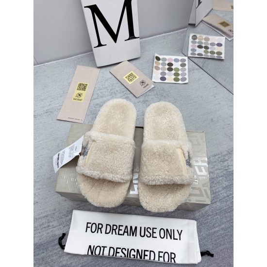 GGDB slippers