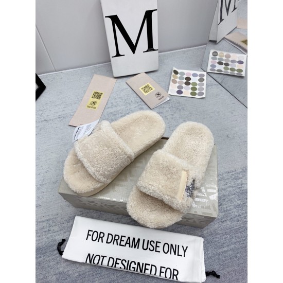 GGDB slippers
