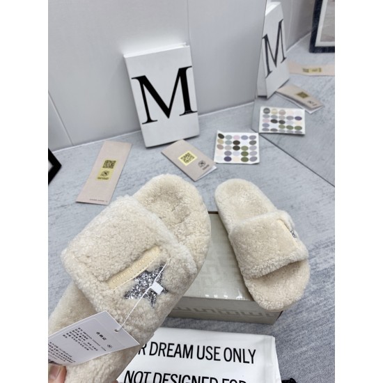 GGDB slippers