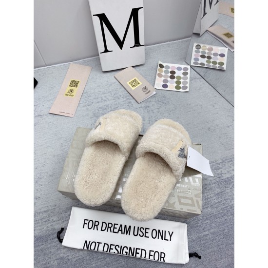 GGDB slippers