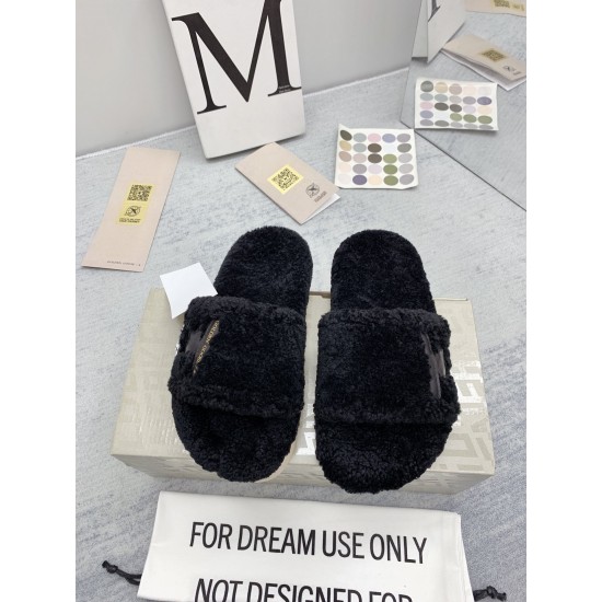 GGDB slippers
