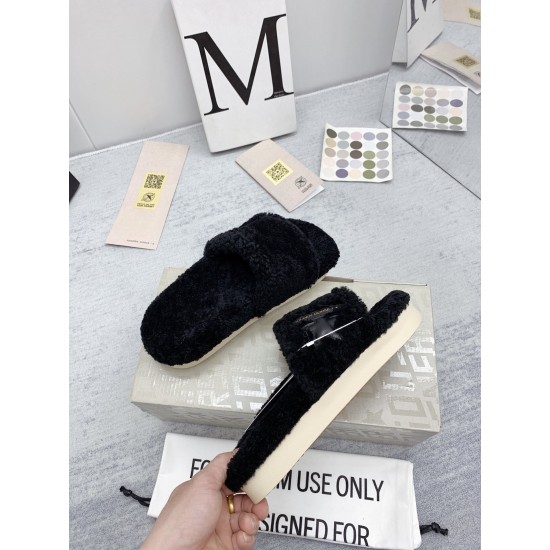 GGDB slippers