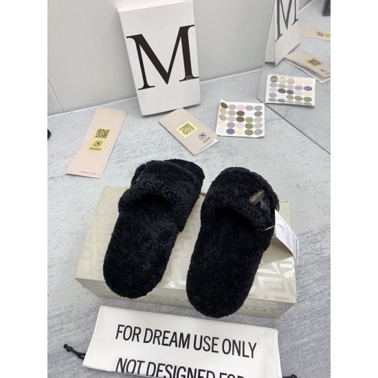 GGDB slippers