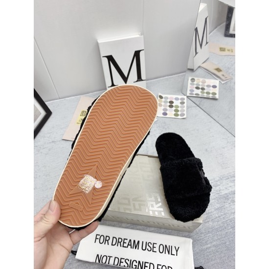 GGDB slippers
