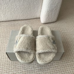 GGDB slippers