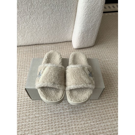 GGDB slippers