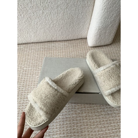 GGDB slippers