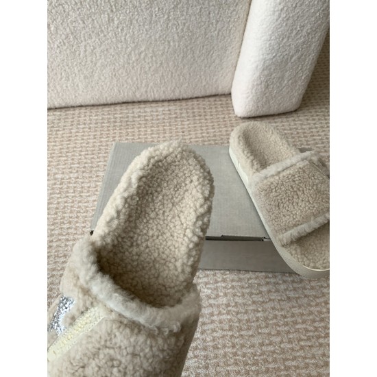 GGDB slippers