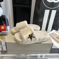 GGDB slippers