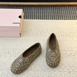 GGDB slippers