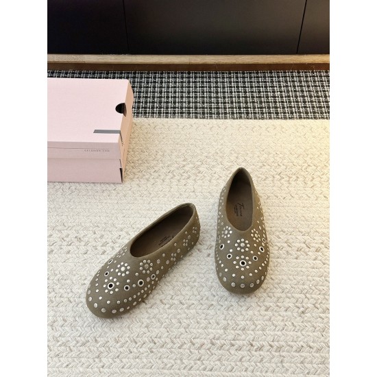 GGDB slippers