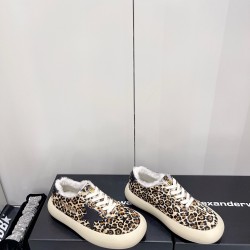 GGDB slippers