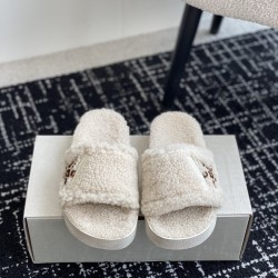 GGDB slippers