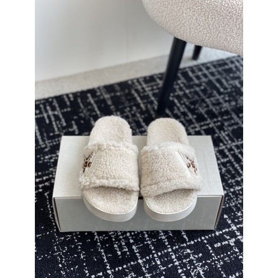 GGDB slippers
