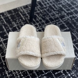 GGDB slippers
