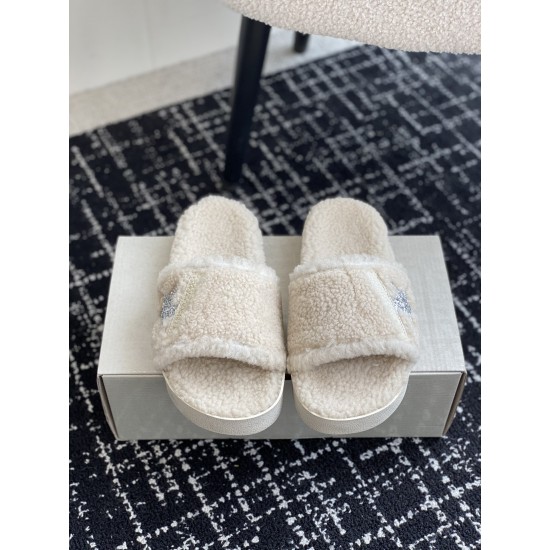 GGDB slippers