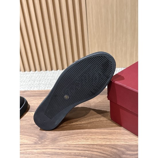 Gucci Skate Shoes Top Quality
Women 35-41
men 3-45