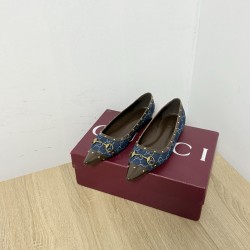 Gucci slippers