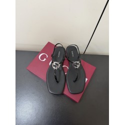 Gucci slippers