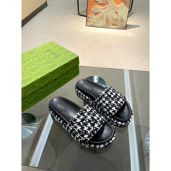 Gucci slippers