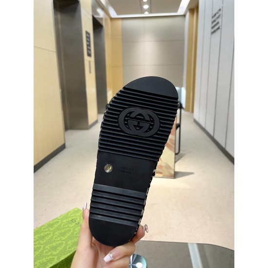 Gucci slippers