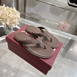 Gucci slippers