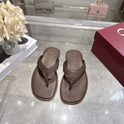 Gucci slippers