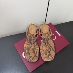 Gucci slippers