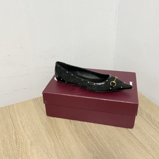 Gucci slippers
