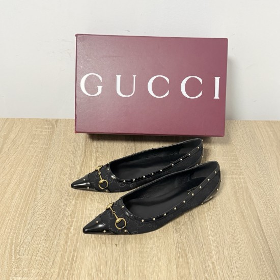 Gucci slippers
