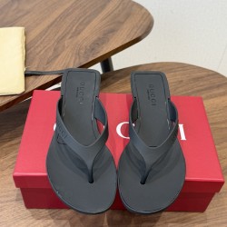 Gucci slippers