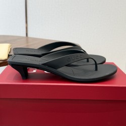 Gucci slippers