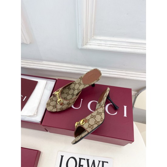 Gucci slippers