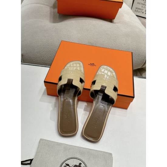 Hermes Slippers High Quality
Women 35-41
Men 39-45