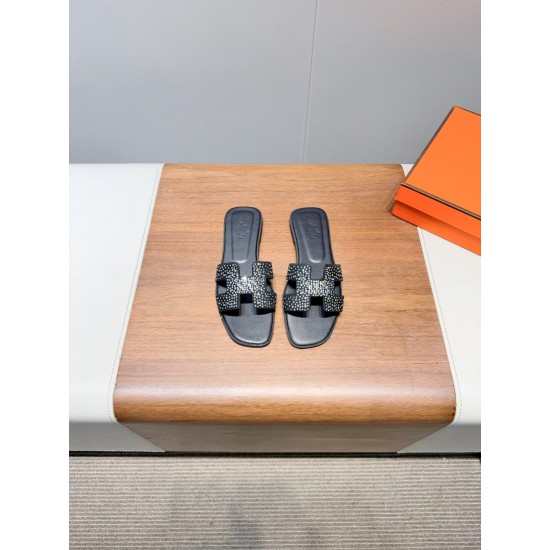Hermes Slippers High Quality
Women 35-41
Men 39-45