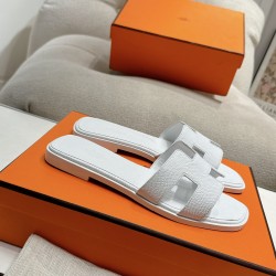 Hermes Slippers High Quality
Women 35-41
Men 39-45