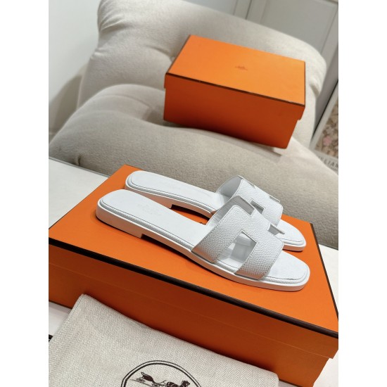 Hermes Slippers High Quality
Women 35-41
Men 39-45