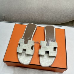 Hermes Slippers High Quality
Women 35-41
Men 39-45