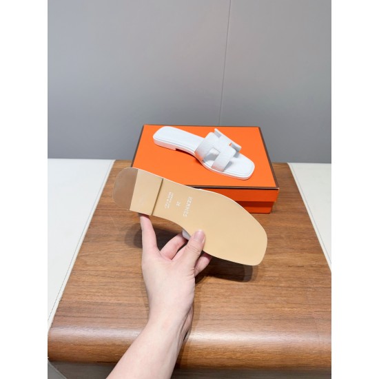 Hermes Slippers High Quality
Women 35-41
Men 39-45